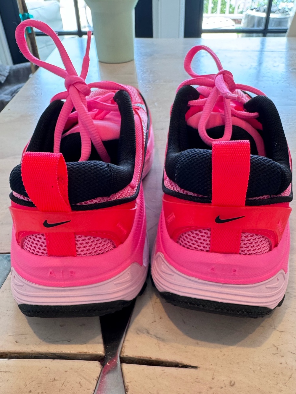 New without box Nike hot pink sneakers size 7 - Picture 4 of 7